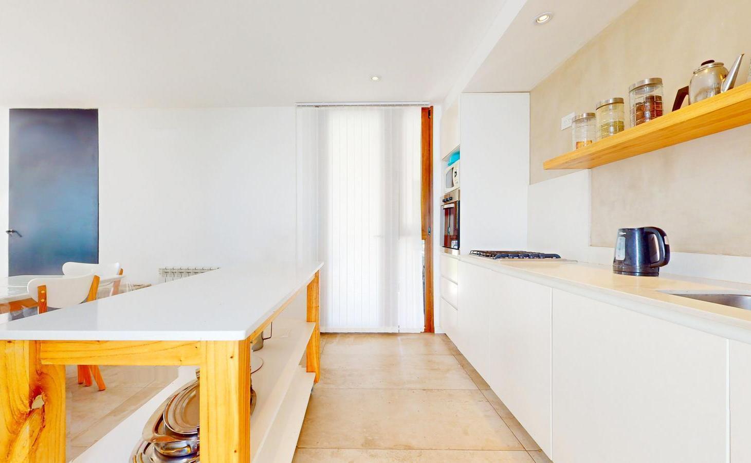 Foto de Casa en venta en 458 y 12-b. Tiene 119 m2 cub. sobre un lote de 9 x 46. IMPECABLE, imagen 4