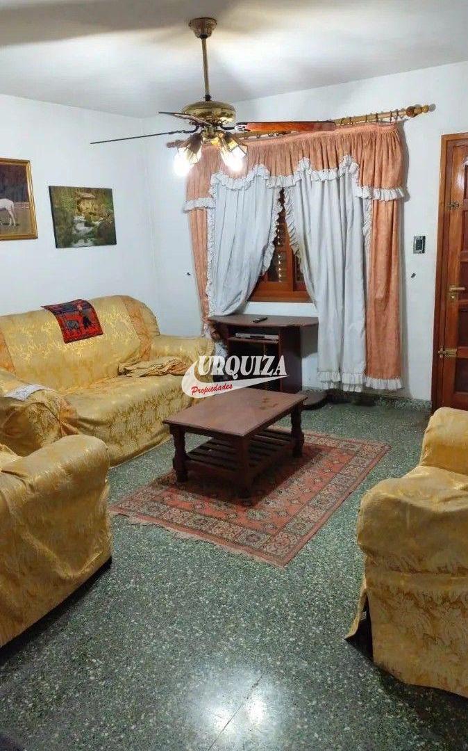 Chalet en venta c/ cochera en San Justo