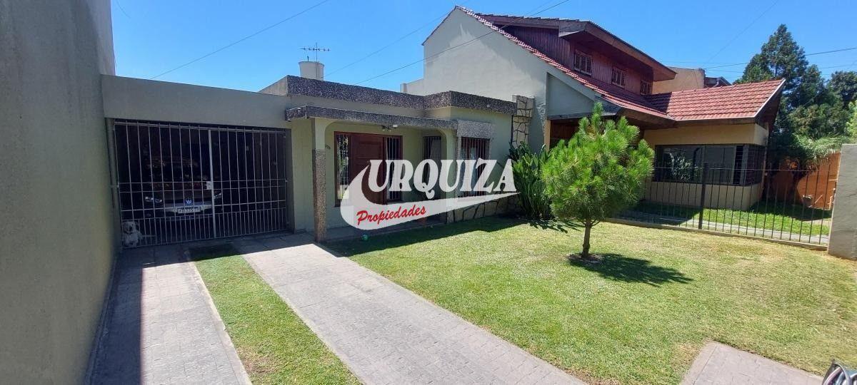VENTA 2 CASAS SOBRE LOTE PROPIO CON COCHERA EN VILLA SARMIENTO