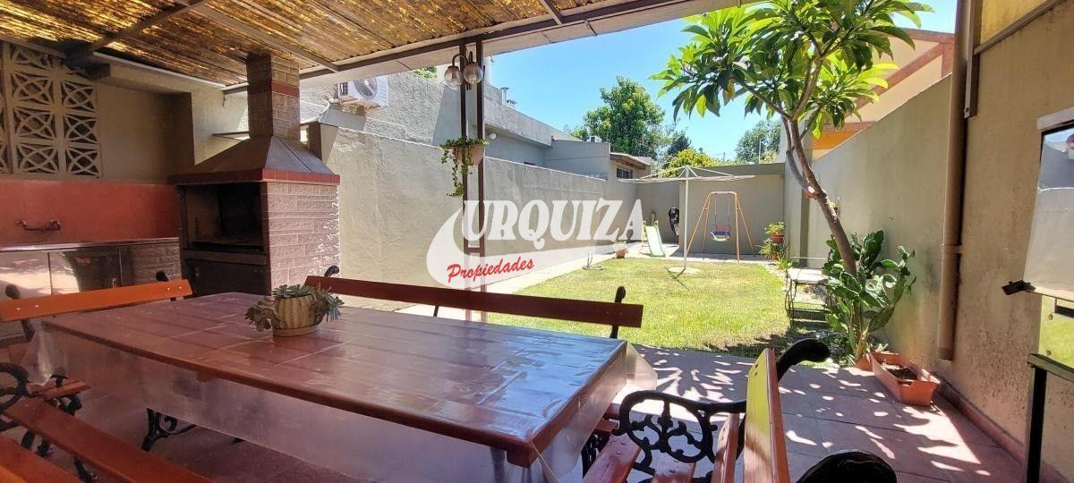 VENTA 2 CASAS SOBRE LOTE PROPIO CON COCHERA EN VILLA SARMIENTO