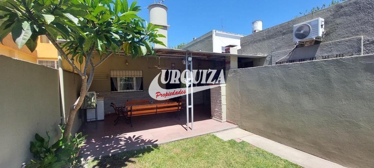 VENTA 2 CASAS SOBRE LOTE PROPIO CON COCHERA EN VILLA SARMIENTO