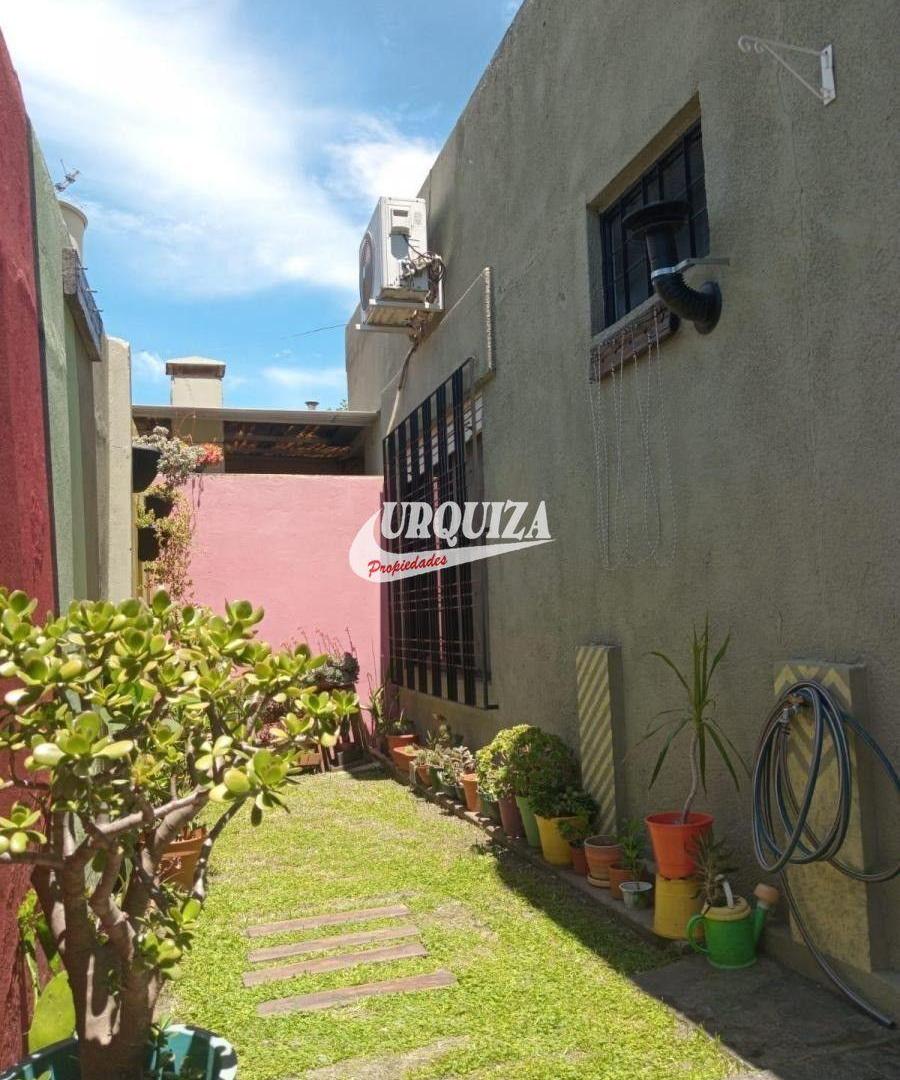 VENTA 2 CASAS SOBRE LOTE PROPIO CON COCHERA EN VILLA SARMIENTO