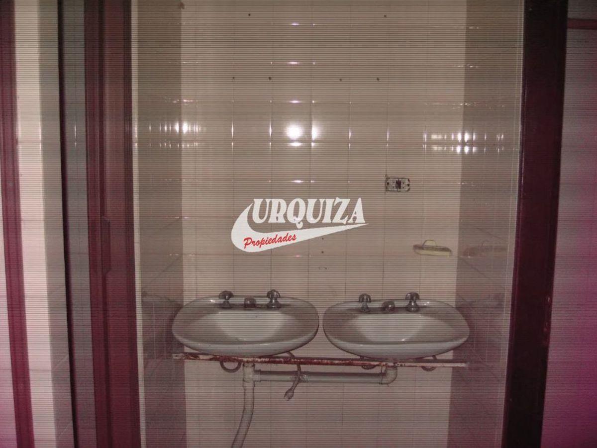 VENTA GALPON CON COCHERA, OFICINA Y TERRAZA EN LA TABLADA