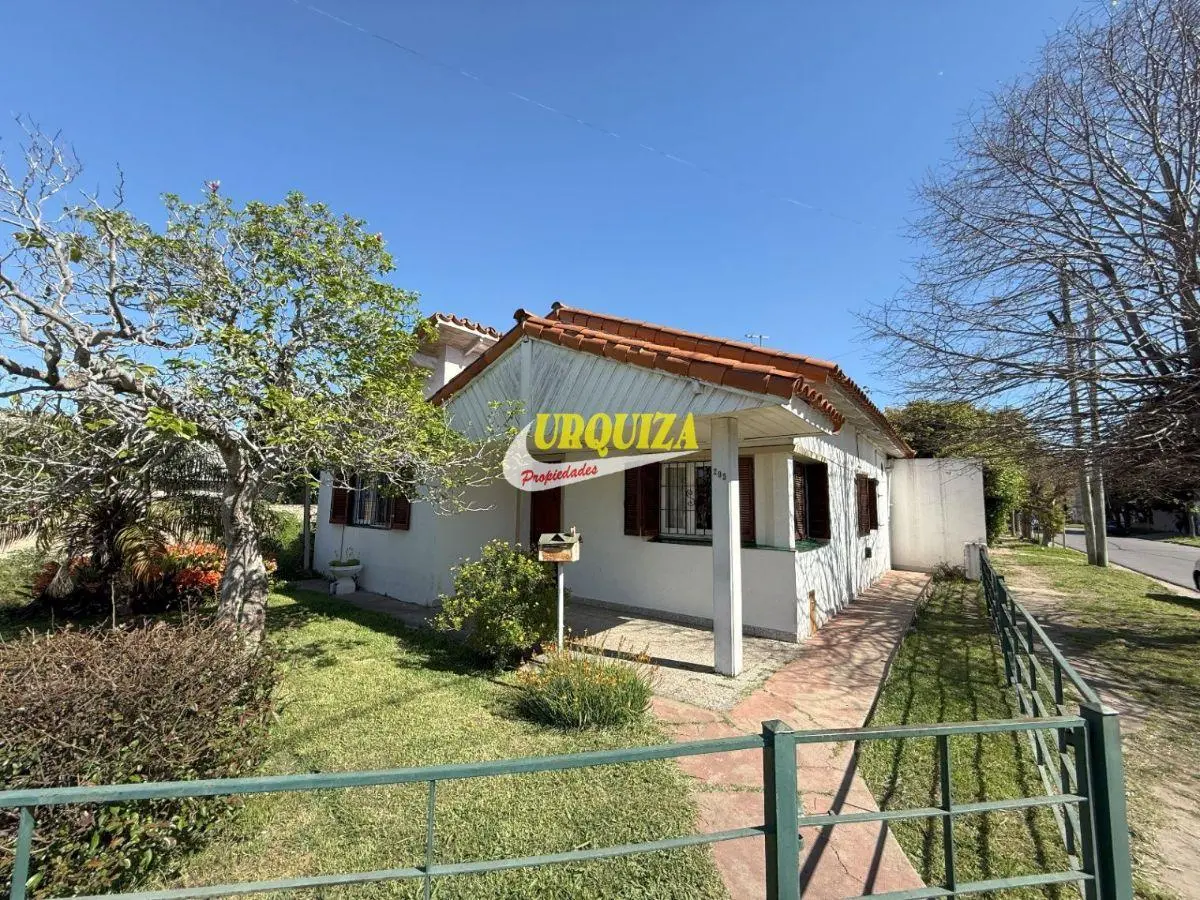 VENTA CHALET 3 AMB CON COCHERA EN VILLA LUZURIAGA 3
