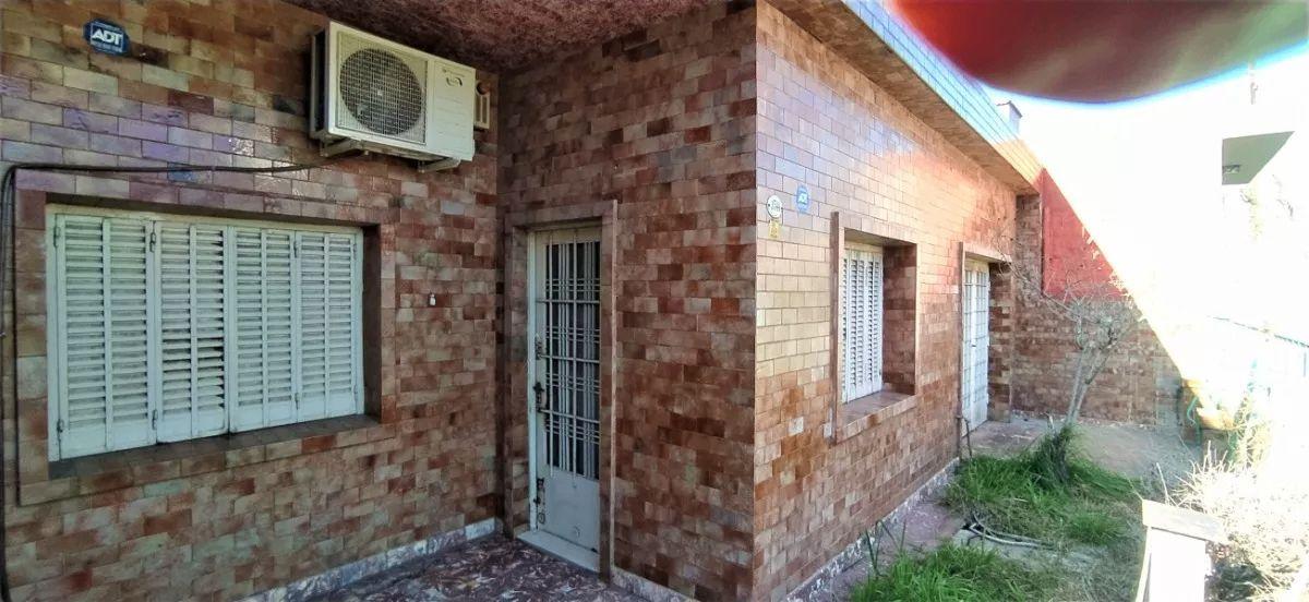 Casa en venta c/ cochera en Morón