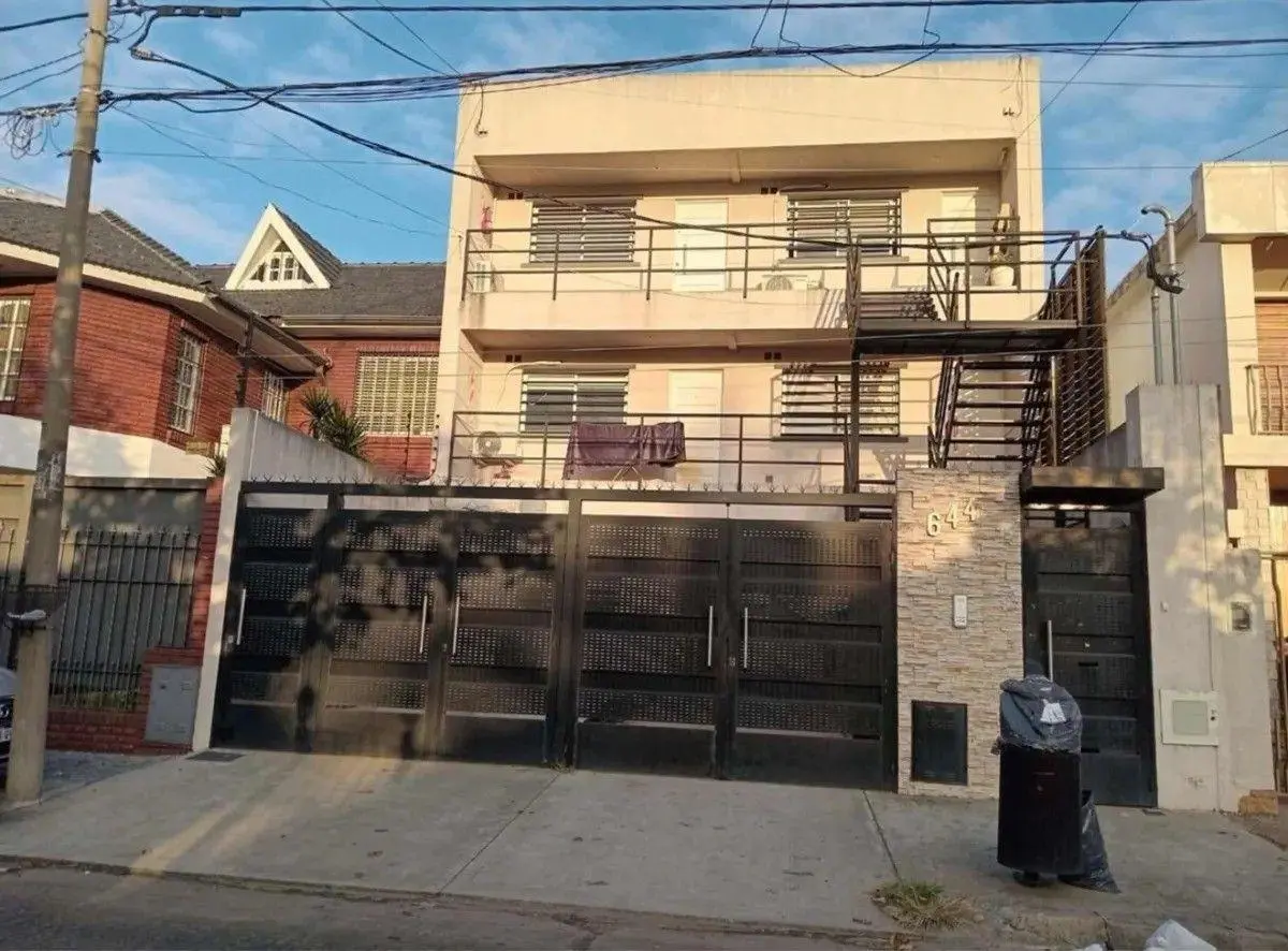 VENTA DEPARTAMENTO DE 2 AMBIENTES CON COCHERA CUBIERTA Y BALCON EN RAMOS MEJIA 2