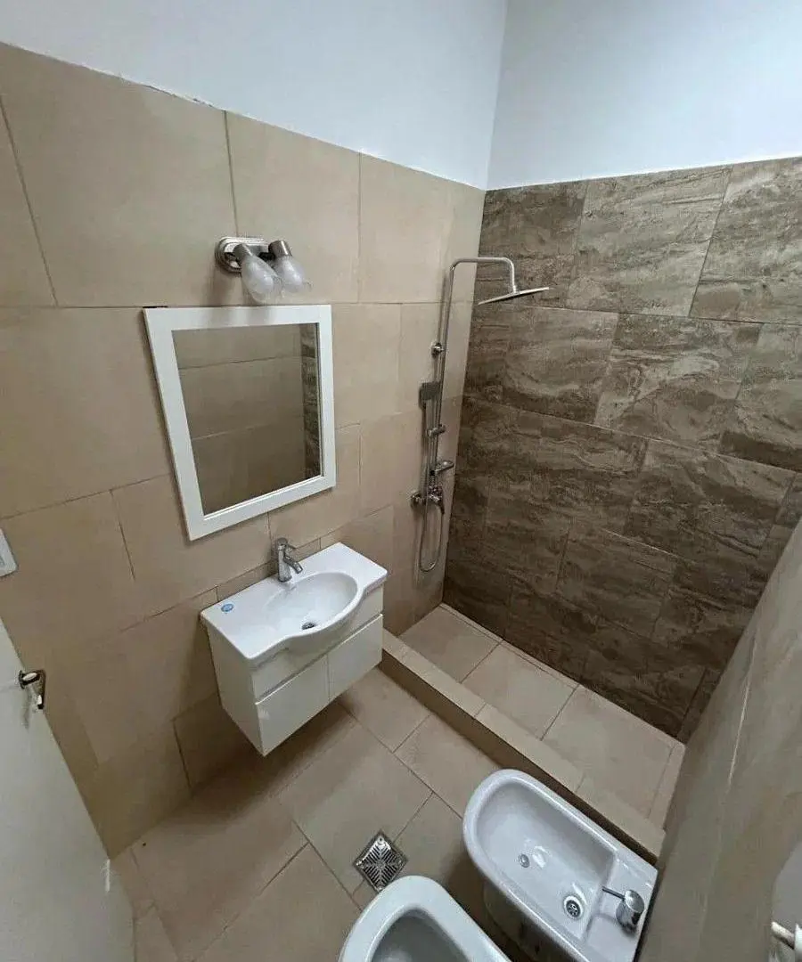VENTA EXCELENTE PH 3 AMB AL FRENTE CON TERRAZA Y COCHERA EN RAMOS MEJIA 8