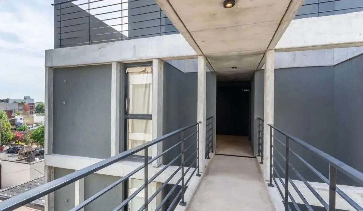 HERMOSO DEPTO EN VENTA 2 AMB CON BALCON EN MORON - APTO CREDITO 3