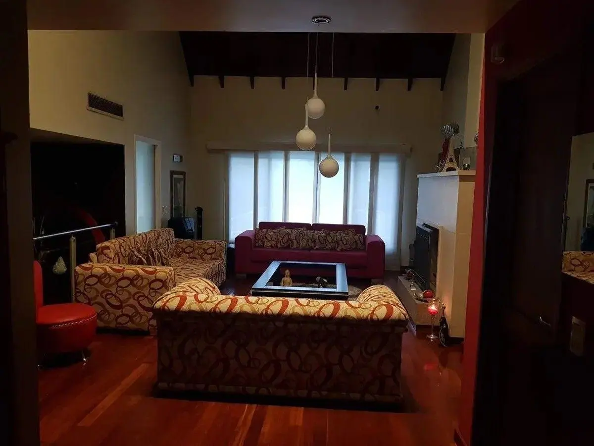 EXCELENTE CHALET EN ALQUILER CON 3 DORMITORIOS, PARQUE Y PILETA EN HAEDO 5