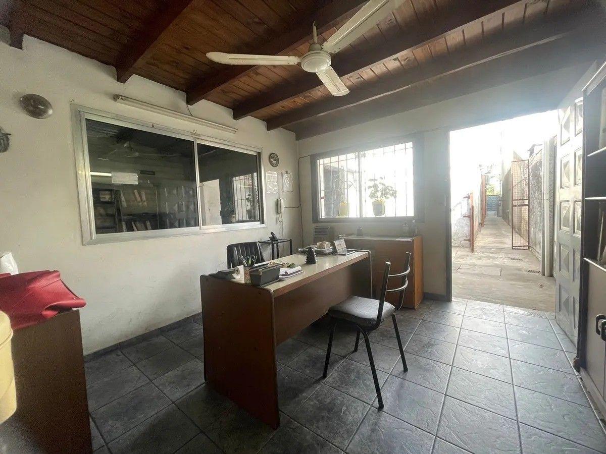 Foto de Galpón en alquiler de 220m2 ubicado en El Palomar, imagen 2