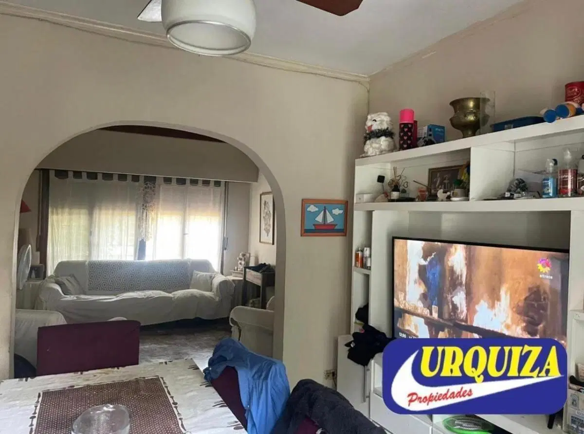 VENTA CASA 4 AMB CON PATIO Y JARDIN EN VILLA SARMIENTO 3