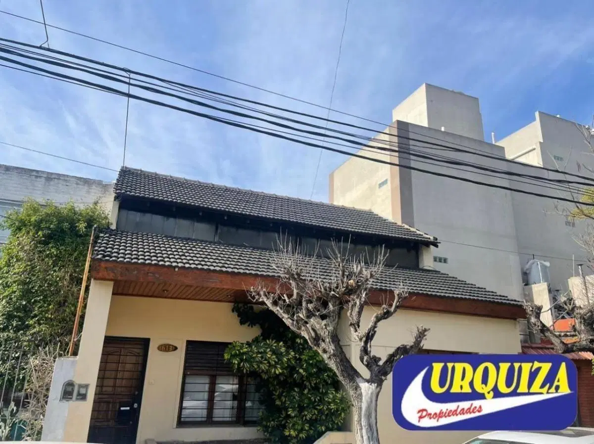 VENTA CASA 4 AMB CON PATIO Y JARDIN EN VILLA SARMIENTO 2