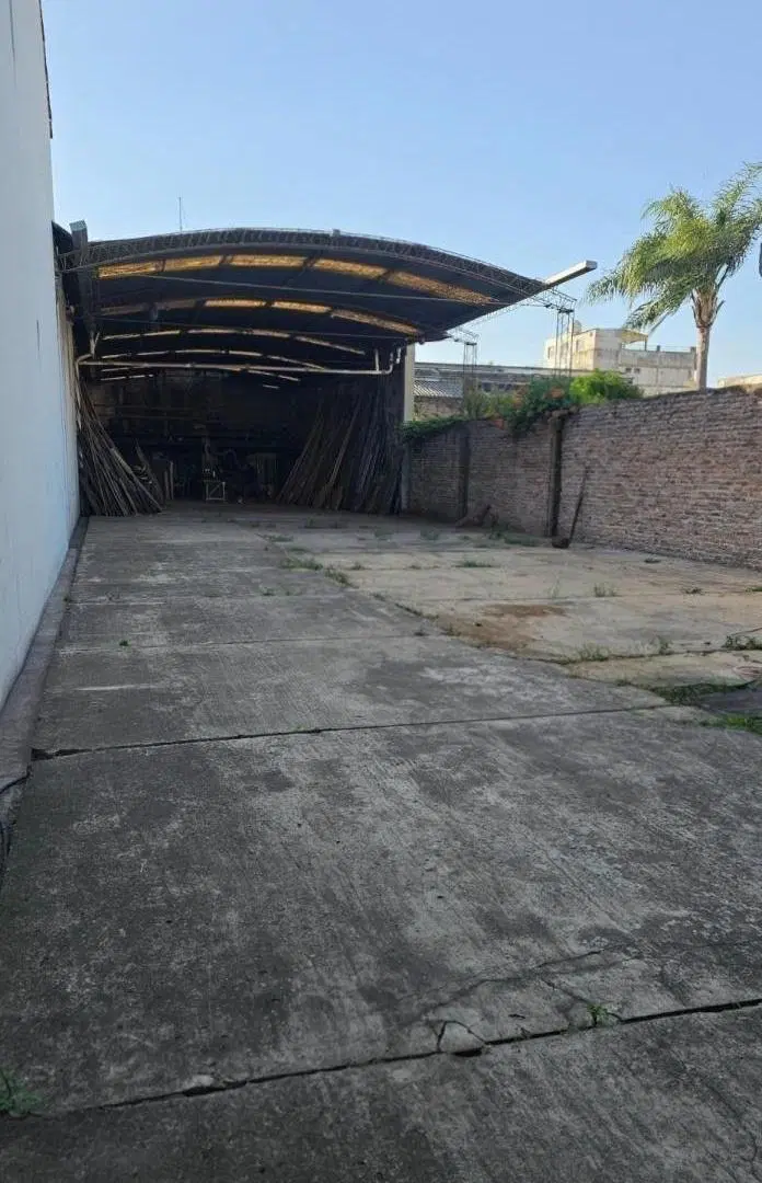 Galpón en alquiler de 575m2 ubicado en Tapiales 4