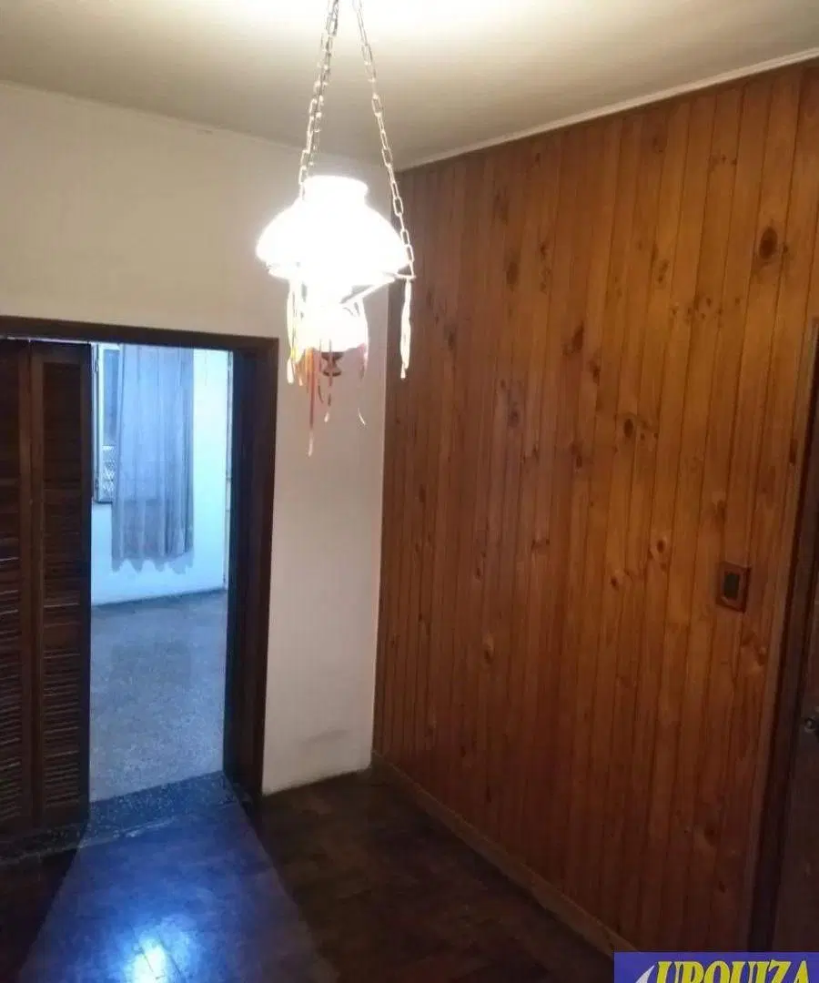 Casa en alquiler de 2 dormitorios c/ cochera en Morón 2