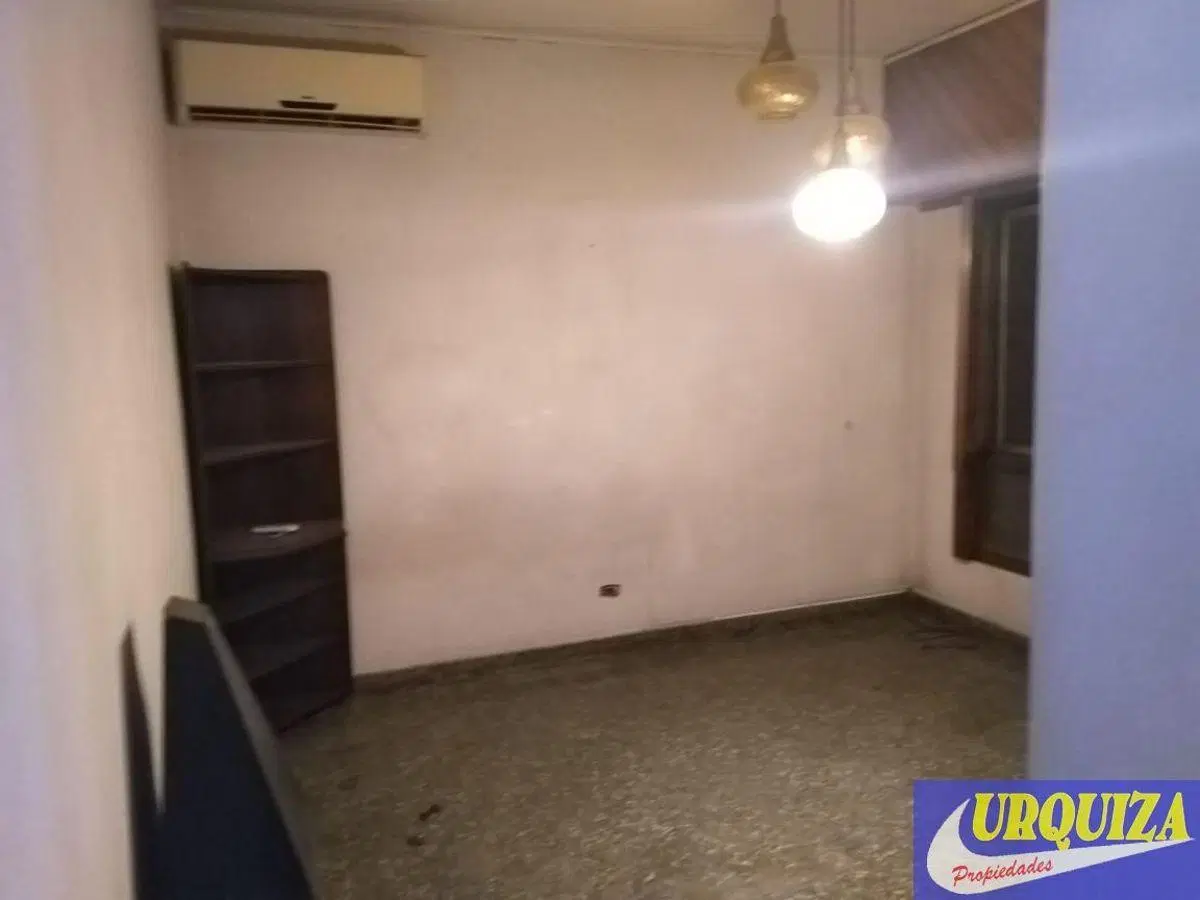 Casa en alquiler de 2 dormitorios c/ cochera en Morón 2