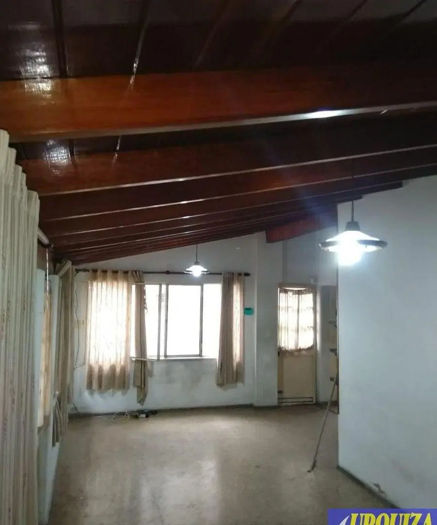 Casa en alquiler de 2 dormitorios c/ cochera en Morón 5