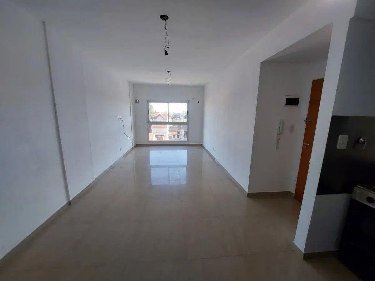 Departamento en alquiler c/ cochera en Villa Luzuriaga