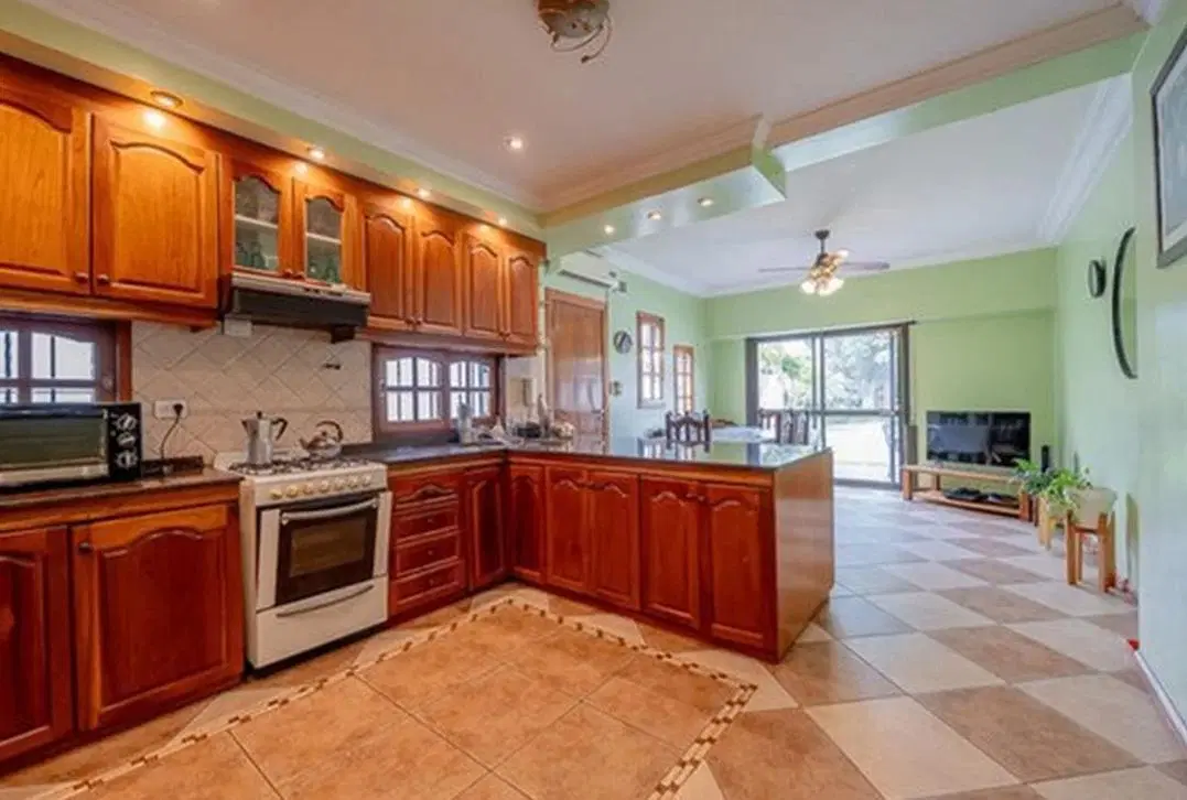 Casa en venta c/ cochera en Haedo 3
