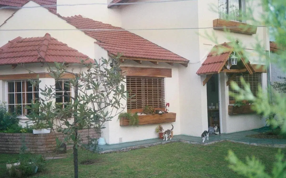 Chalet en venta c/ cochera en Castelar 2