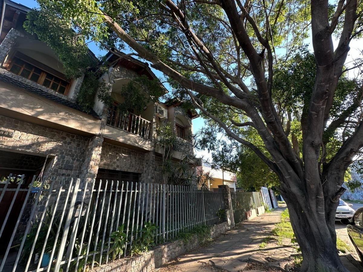 Foto de Casa 6 ambientes con pileta y jardín en venta en Morón, imagen 5