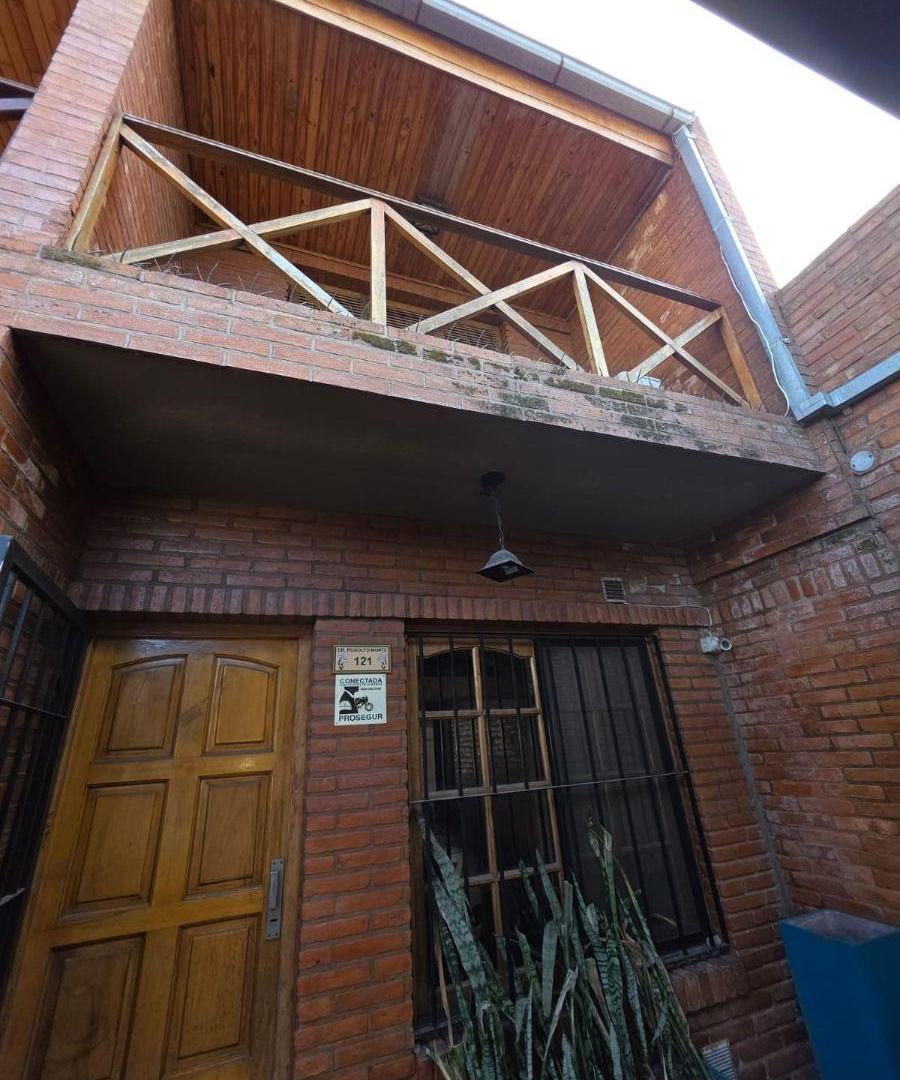 Foto de ALQUILER TRIPLEX 3 AMBIENTES CON PATIO Y COCHERA EN MORON, imagen 1