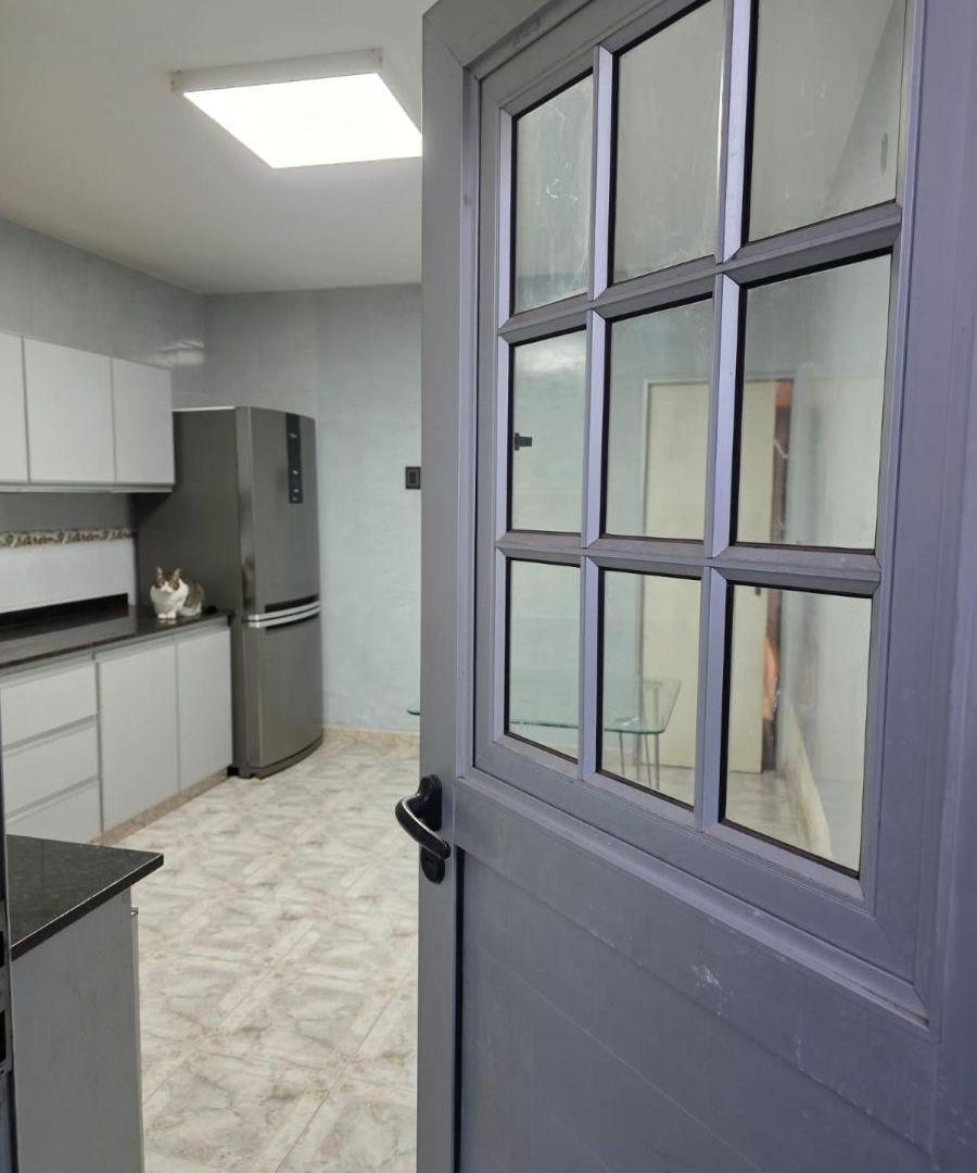 Foto de ALQUILER TRIPLEX 3 AMBIENTES CON PATIO Y COCHERA EN MORON, imagen 3