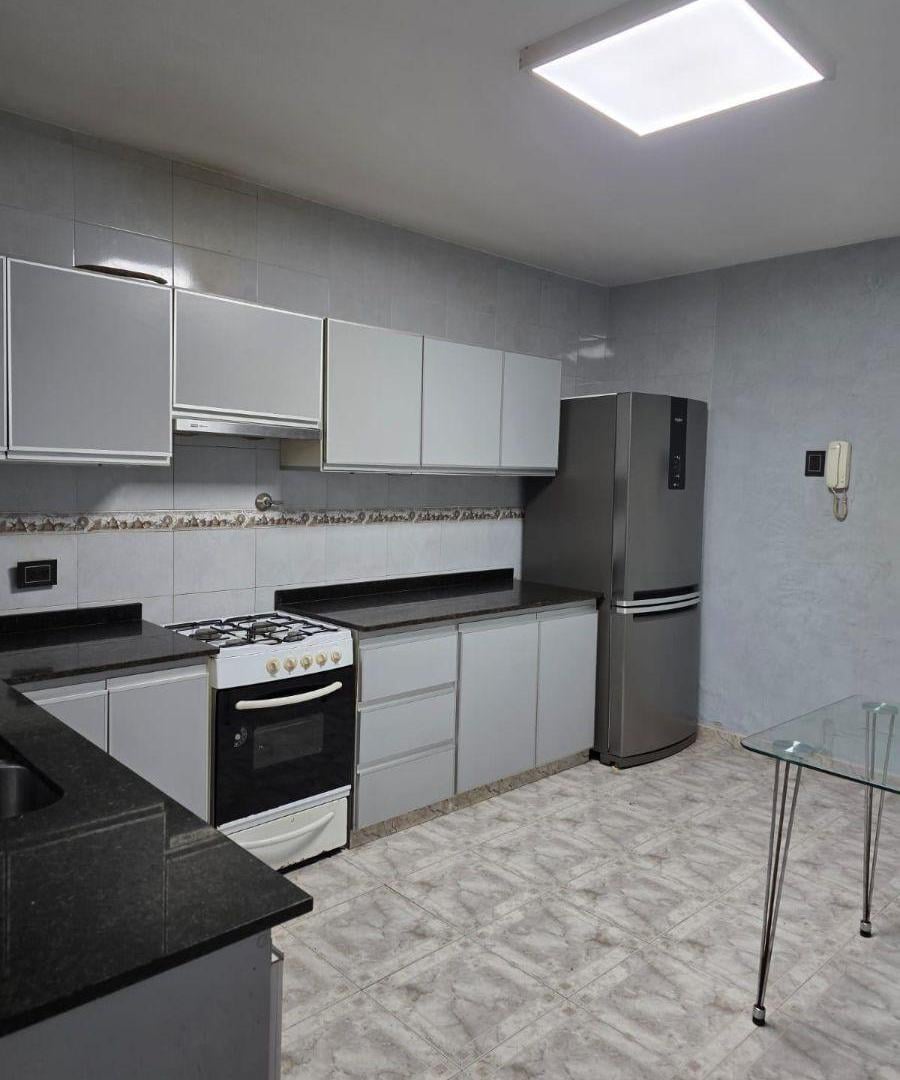 Foto de ALQUILER TRIPLEX 3 AMBIENTES CON PATIO Y COCHERA EN MORON, imagen 5