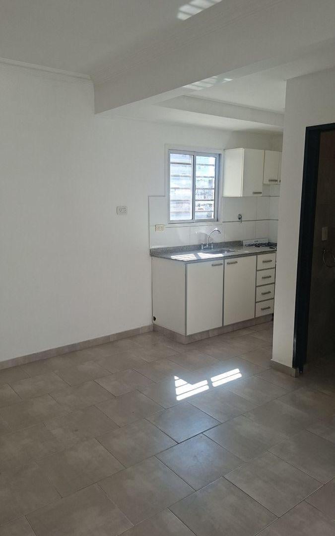Foto de Departamento 2 ambientes en alquiler en Ramos Mejía, imagen 2