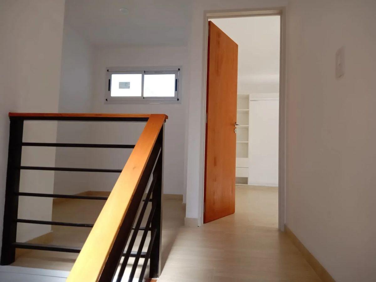 Foto de Impresionante casa en alquiler 4 amb con patio y cochera en Ituzaingó, imagen 5
