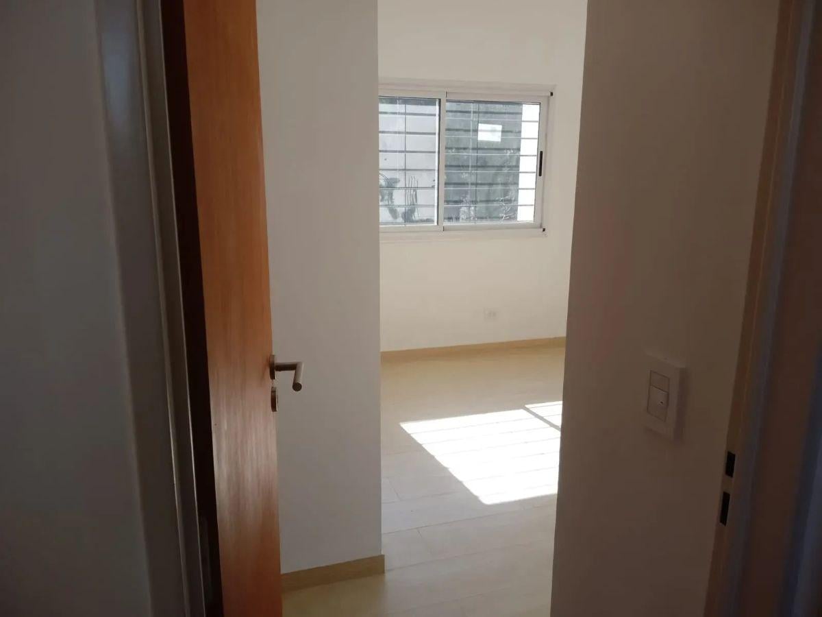 Foto de Impresionante casa en alquiler 4 amb con patio y cochera en Ituzaingó, imagen 1