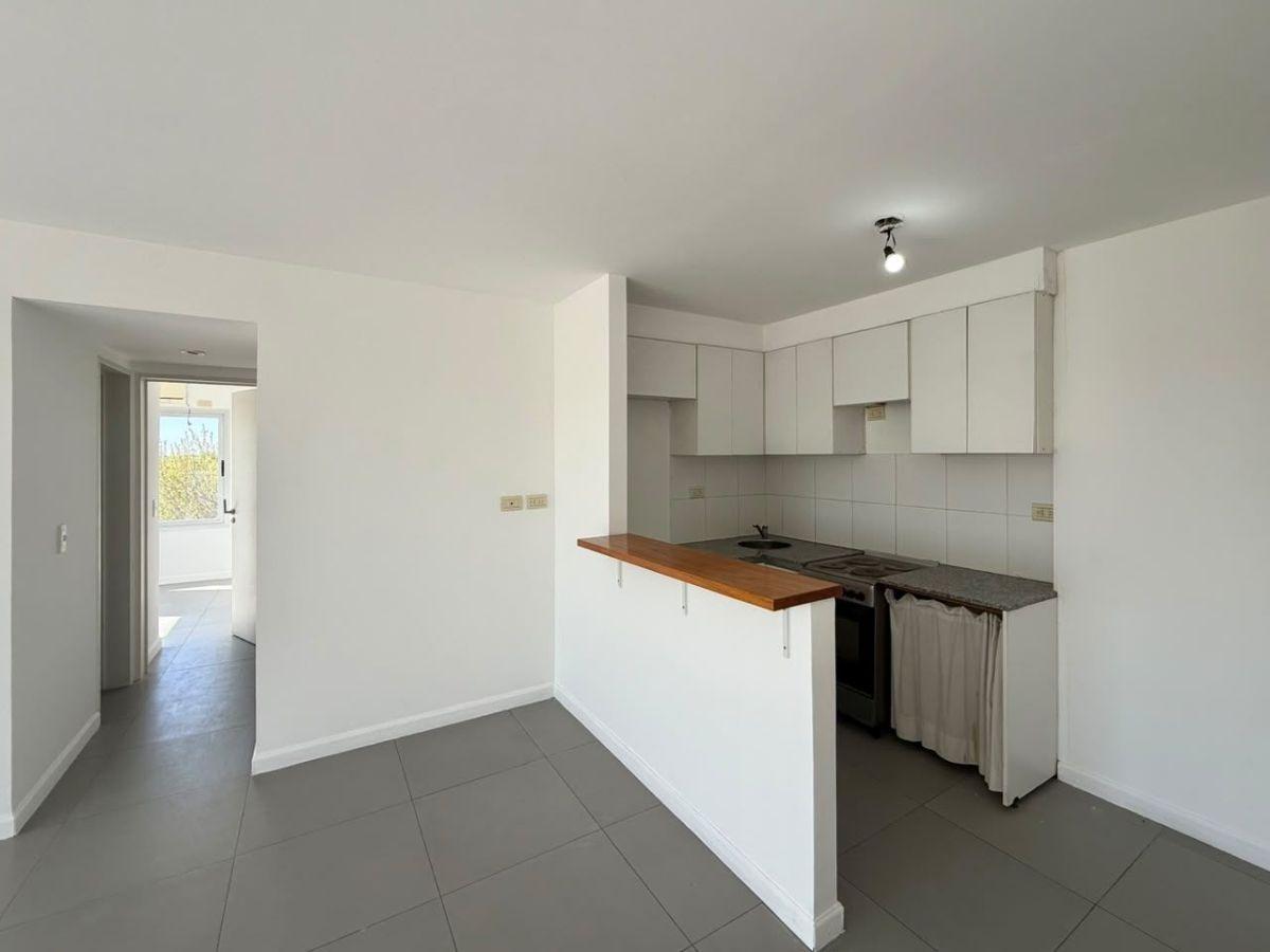 Foto de Departamento 2 amb en venta c/ cochera y tza en Castelar, imagen 5