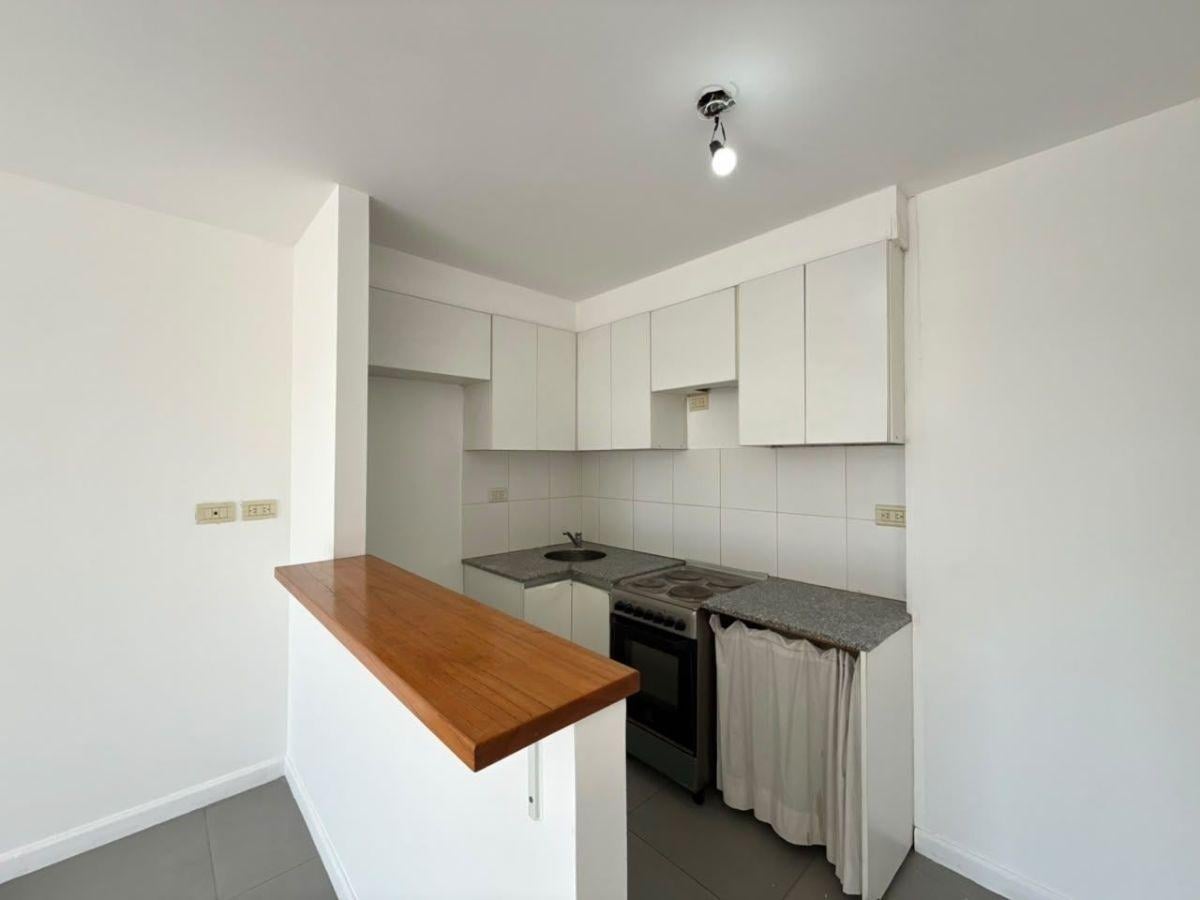 Foto de Departamento 2 amb en venta c/ cochera y tza en Castelar, imagen 4