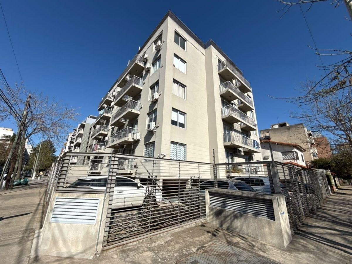 Foto de Departamento 2 amb en venta c/ cochera y tza en Castelar, imagen 2