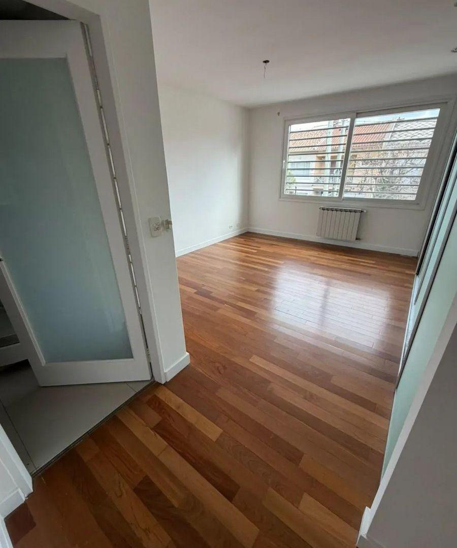 Foto de Exclusiva casa minimalista en venta en Ramos Mejía – 6 amb con galeria, imagen 3