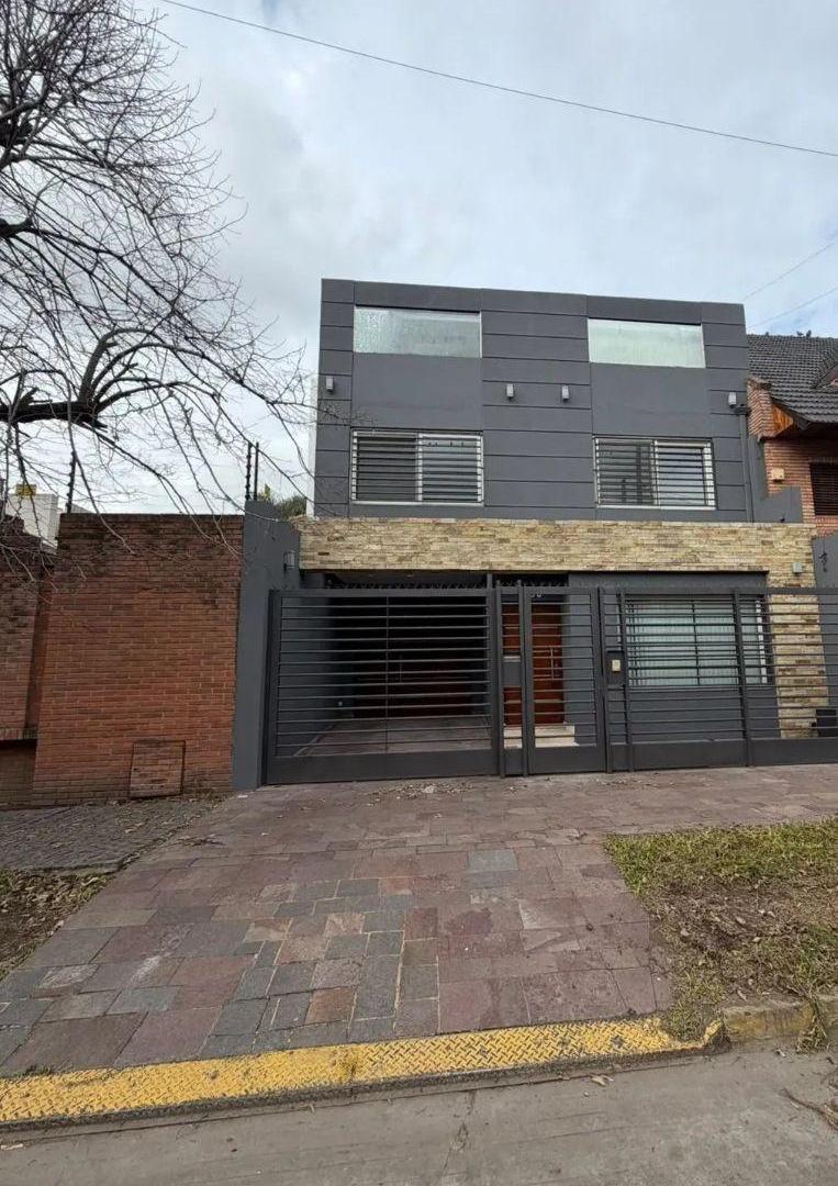 Foto de Exclusiva casa minimalista en venta en Ramos Mejía – 6 amb con galeria, imagen 1