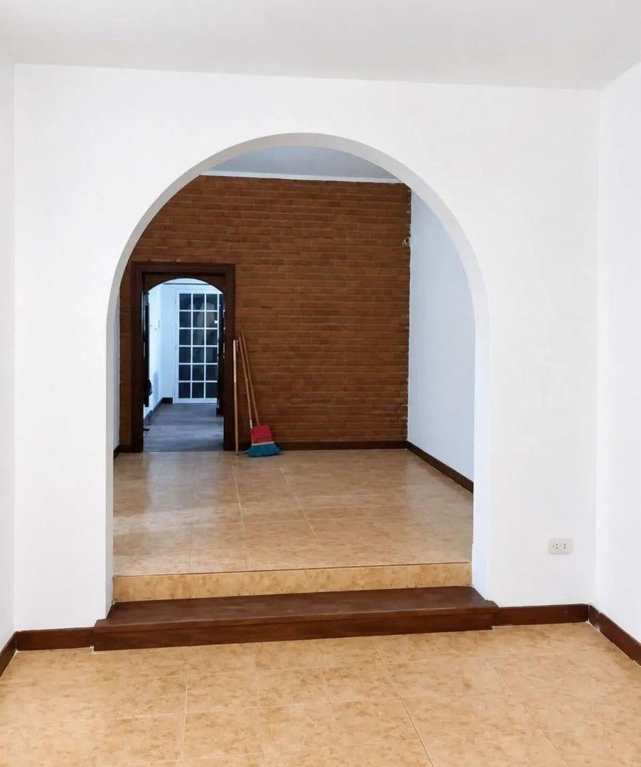 Foto de Hermoso Chalet en alquiler con 2 dormitorios, patio y cochera en, imagen 4