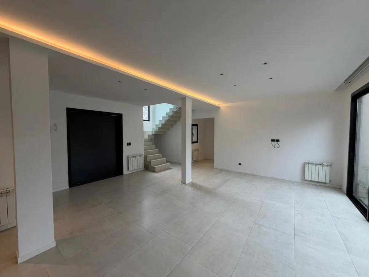 Impecable Casa Moderna de 250m² en Barrio Privado Weston – Excelente Categoría 4