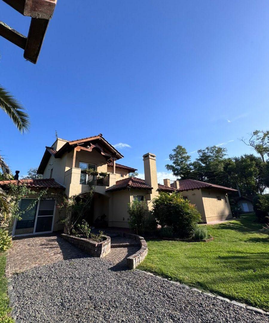 Excelente Casa Con Piscina Y Amplio Jardin Parquizado. Barrio Cerrado Los Eucaliptos Pilar Km54