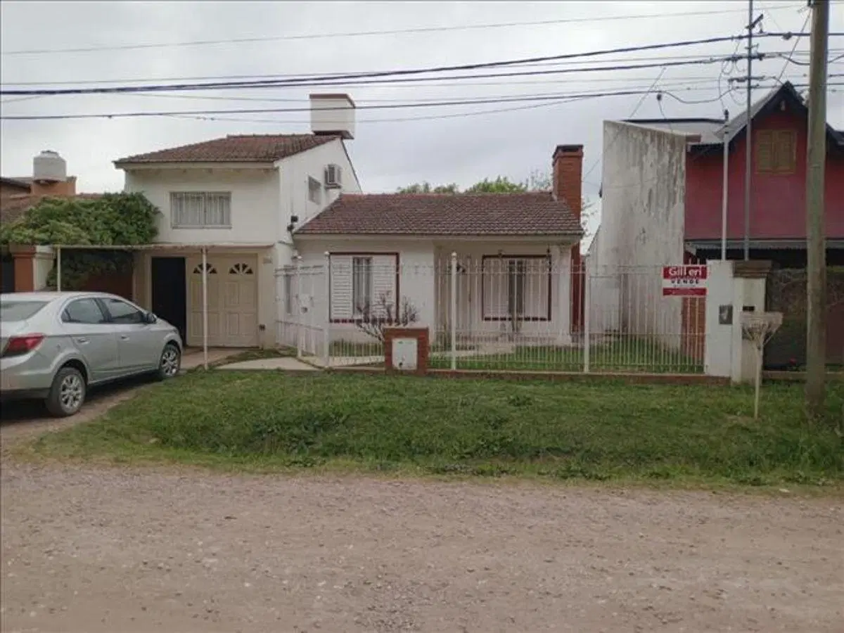 Casa en barrio Las Acacias, Luján, Buenos Aires. 3