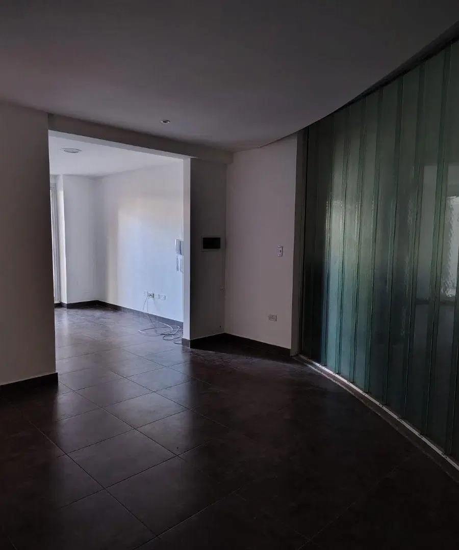 COFICO - ALQUILO OFICINA COMERCIAL ENORME, SOBRE JERONIMO LUIS!!! 5
