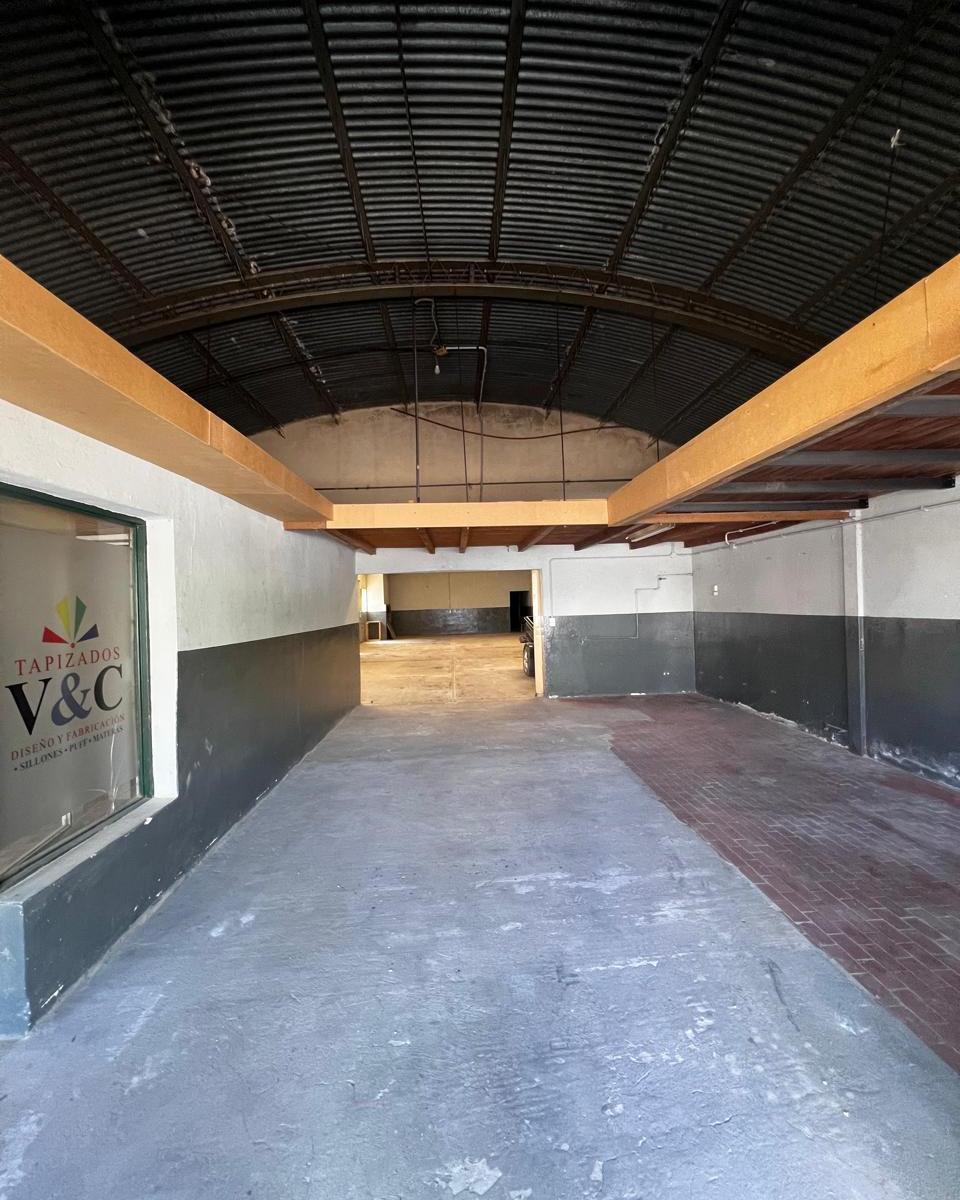 Galpón a La Venta - 8 m X 38 m Depto 2 Dorm. Al Fondo 5