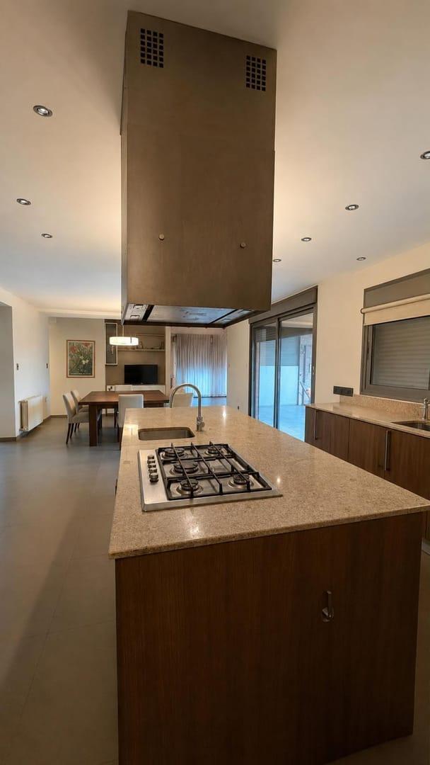 Foto de Espectacular CASA a la VENTA - 2/3 DORM. b° DON BOSCO, VIEDMA, imagen 4