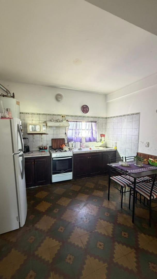 Foto de Casa a la VENTA - 2 dorm + departamento y patio - Excelente ubicación, imagen 4
