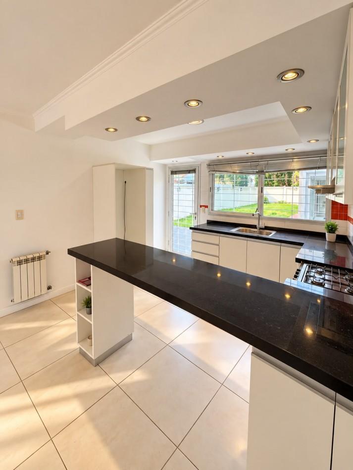 Foto de Casa en venta con parque y quincho., imagen 4