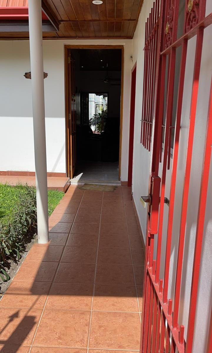CASA EN 20 ENTRE 172 Y 173
