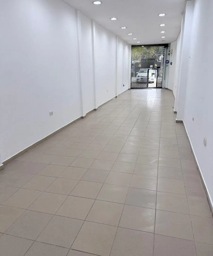 LOCAL COMERCIAL, CNO BELGRANO ENTRE 425 Y 426. EXCELENTE UBICACION 1