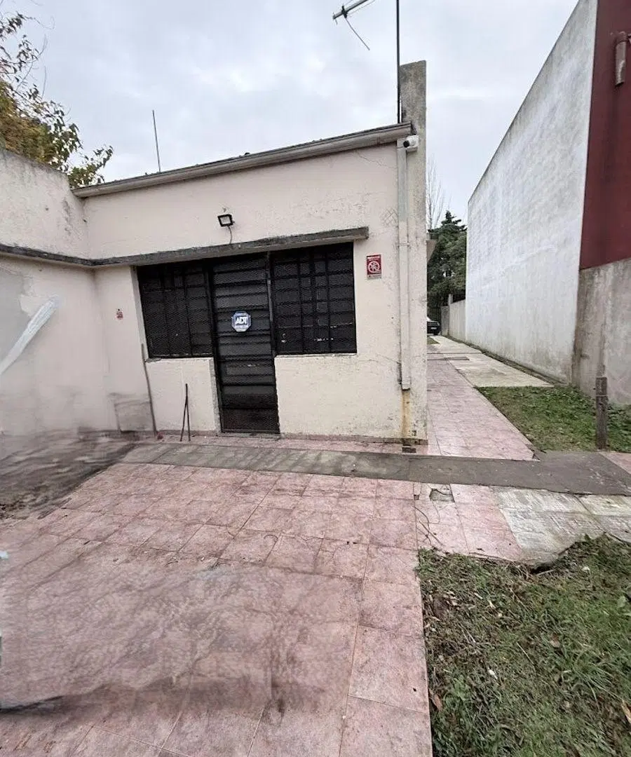 DEPOSITO EN ALQUILER EN 489 ENTRE 31 Y 31A. 4