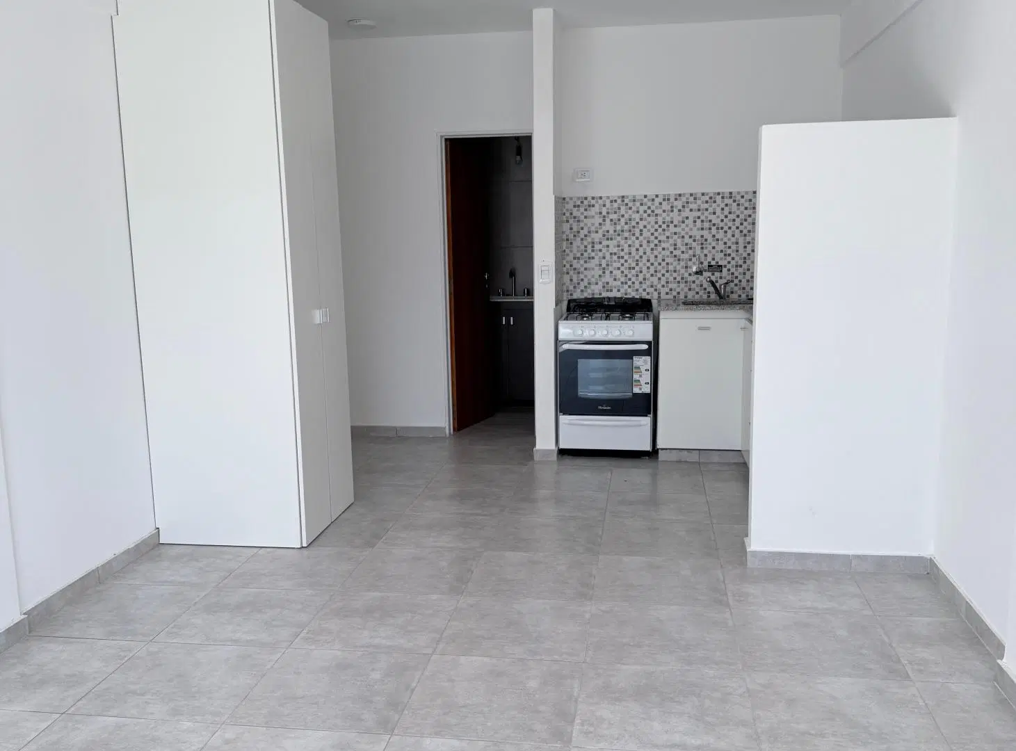 MONOAMBIENTE 15 ENTRE DIAG. 75 Y 64. 3