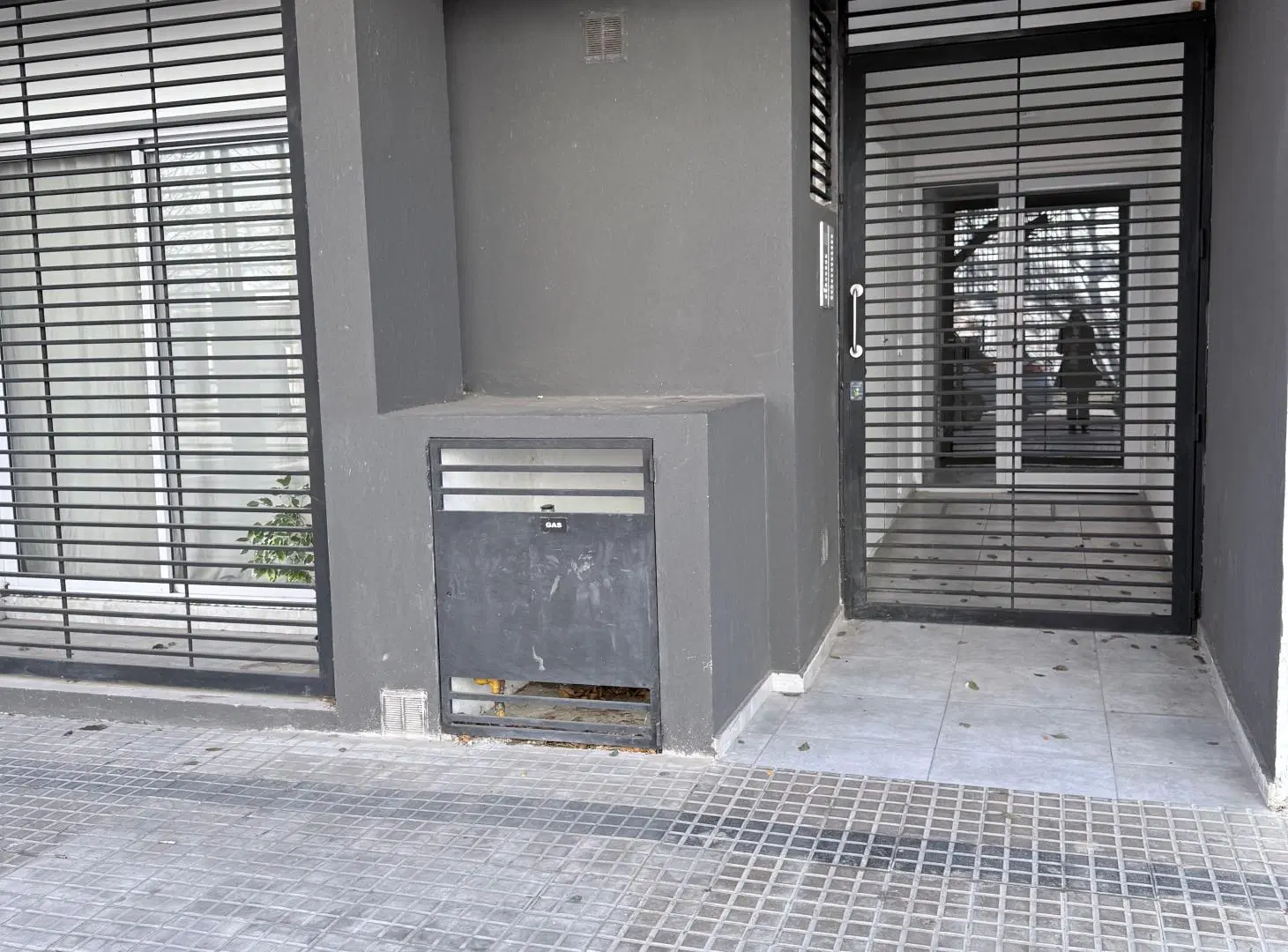 MONOAMBIENTE 15 ENTRE DIAG. 75 Y 64. 4