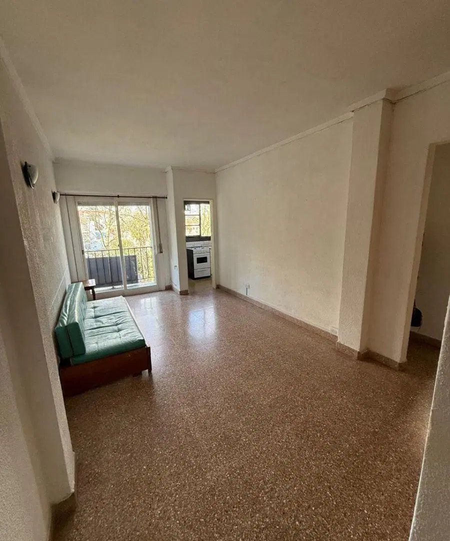 Departamento en Venta en Zona Güemes! 2 Ambientes con 2 Balcones a la Calle 5